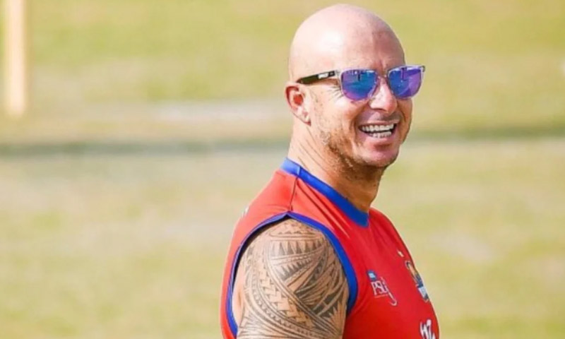 Excited Herschelle Gibbs takes off for PSL 6 in Abu Dhabi