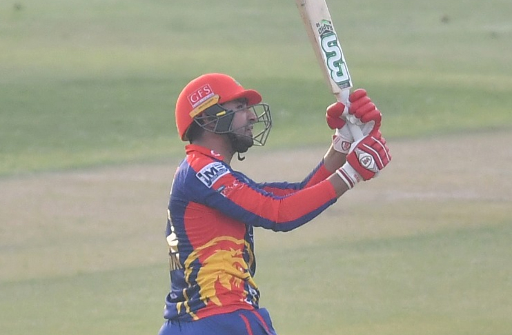 Danish Aziz, bowlers lead Karachi Kings to PSL 6 playoffs