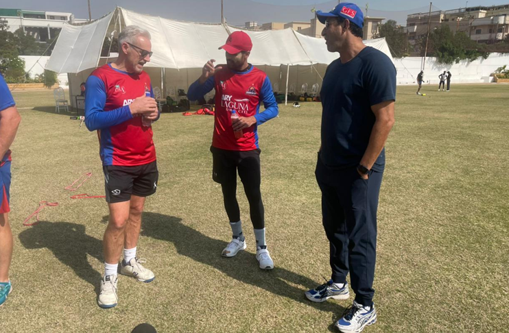 Karachi Kings’ head coach Moores reach Pakistan for PSL 7