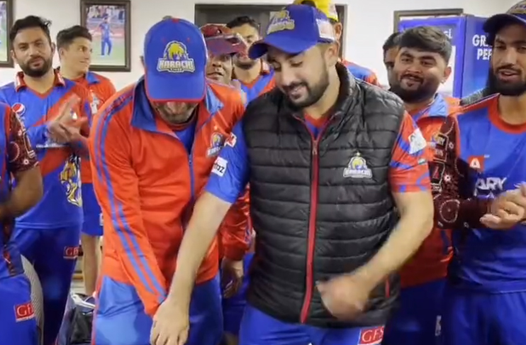 Karachi Kings celebrate Tabraiz Shamsi’s birthday ahead of Qalandars clash