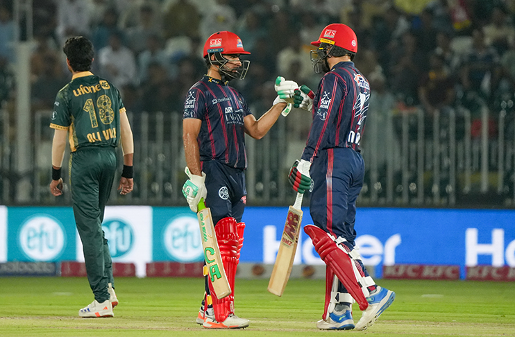Karachi Kings edge past Peshawar Zalmi to qualify for HBL PSL 10 playoffs